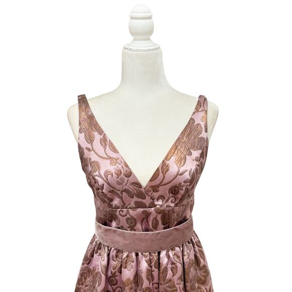 Monique Lhuillier Dress 8 - Picture 3 of 10